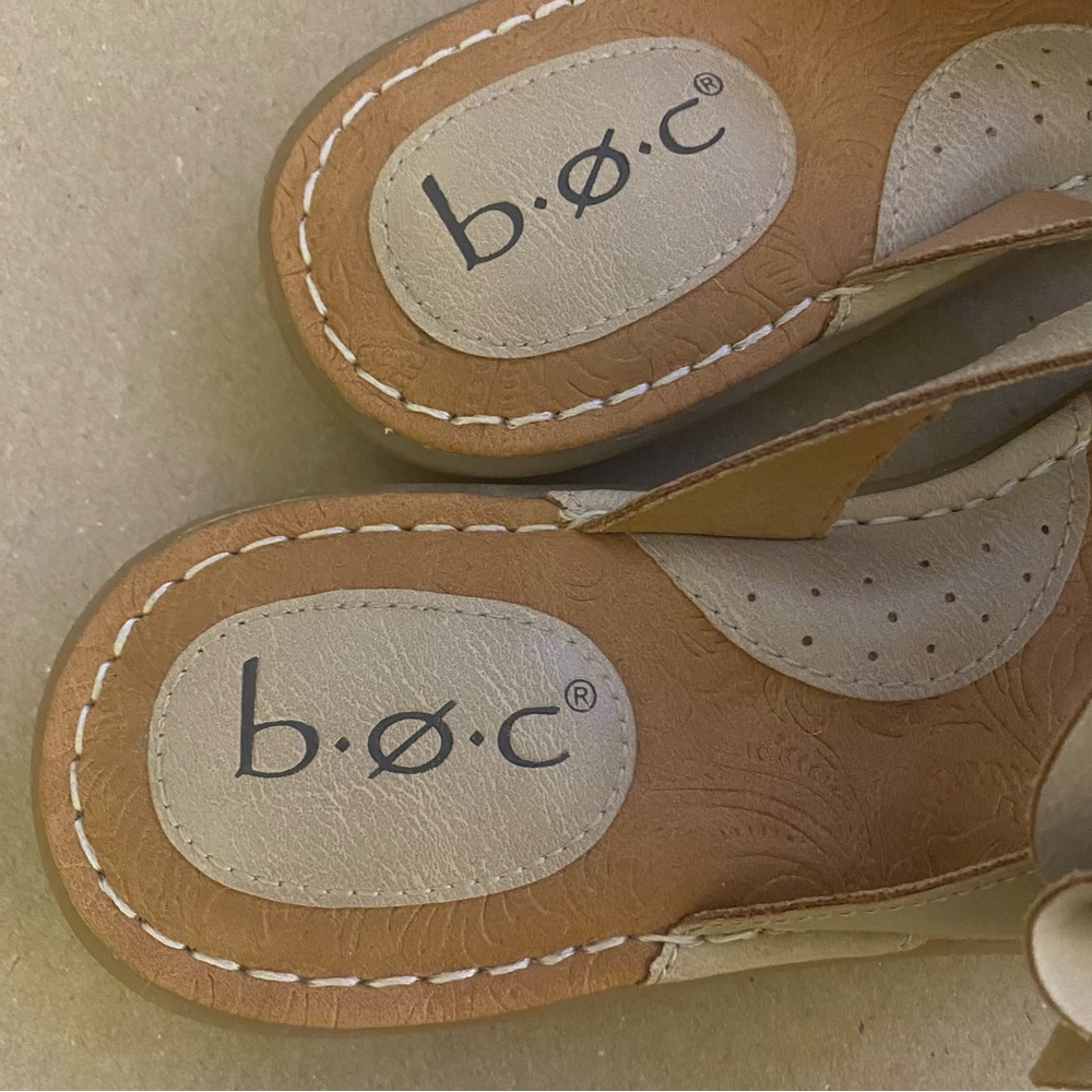 b.o.c. Tan and Brown Floral Sandals 8M GUC - Picture 4 of 8